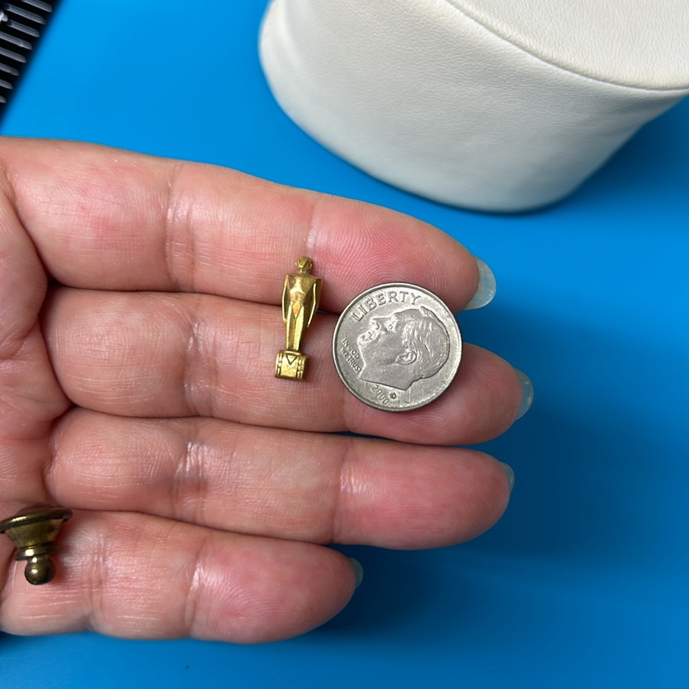 10k Vintage Man Figure Lapel Pin - image 7